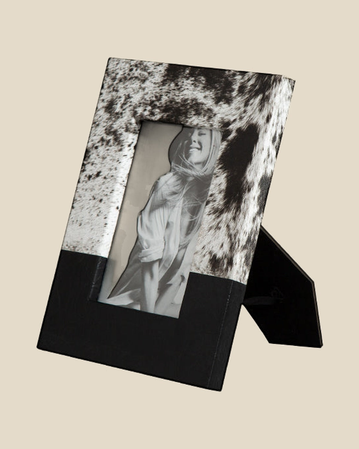 Fur-textured photo frame, black